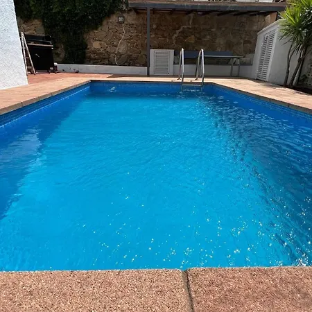 Preciosa Casa En Con Vistas Al Pueblo Y Al Mar Av-33 Nyaraló *